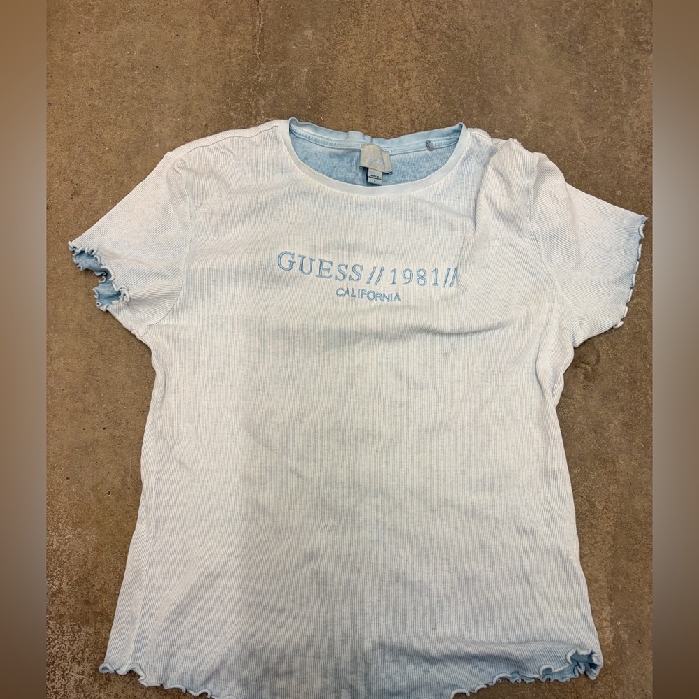 Guess spellout‎ top with lettuce hem
